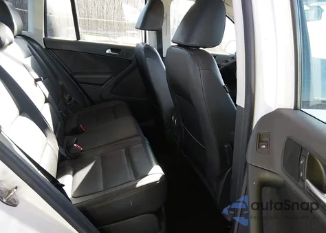 2017 Volkswagen Tiguan 2.0T/2.0T S из США, поврежденный, VIN WVGAV7AX0HK019623